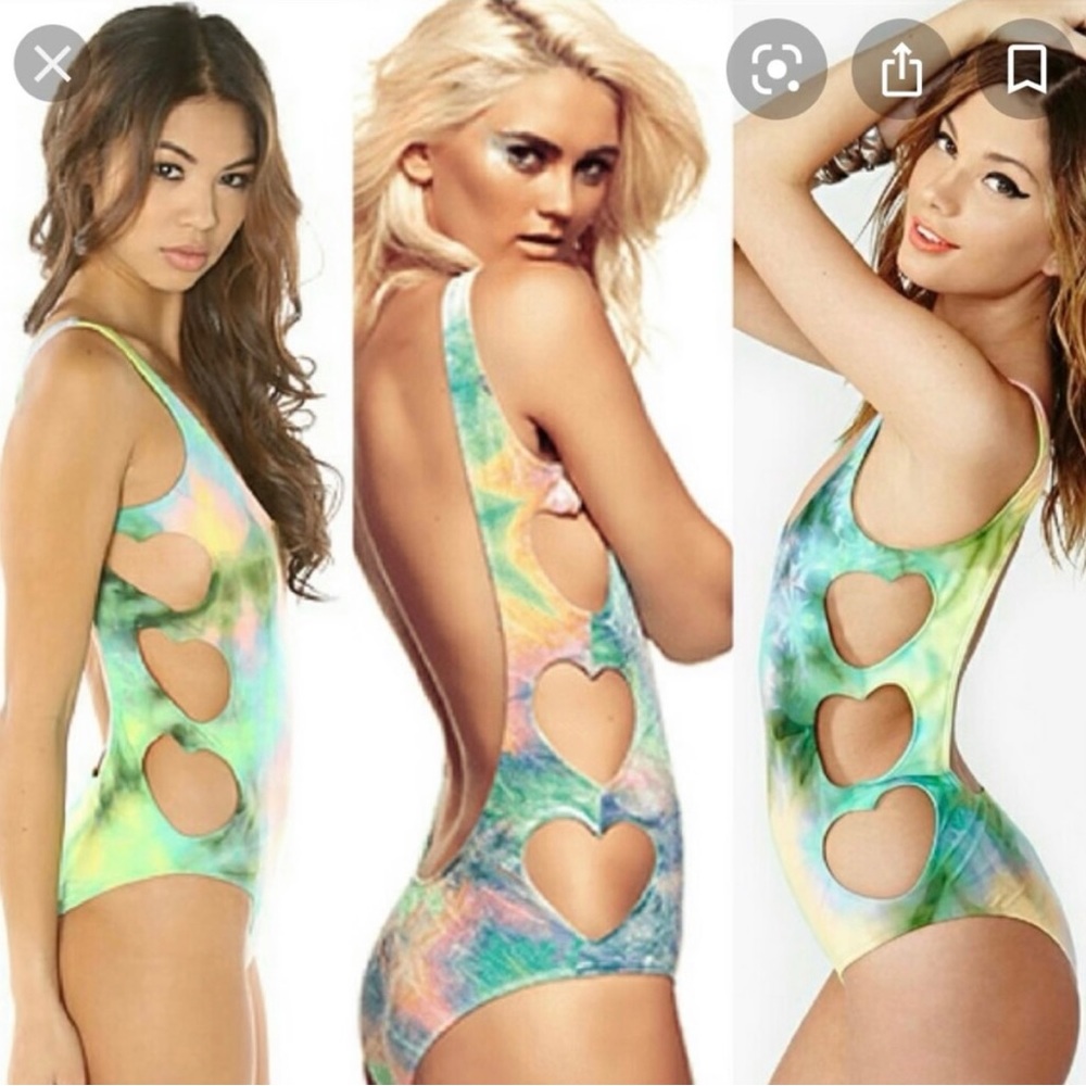 NWOT! Heart cutout swimsuit